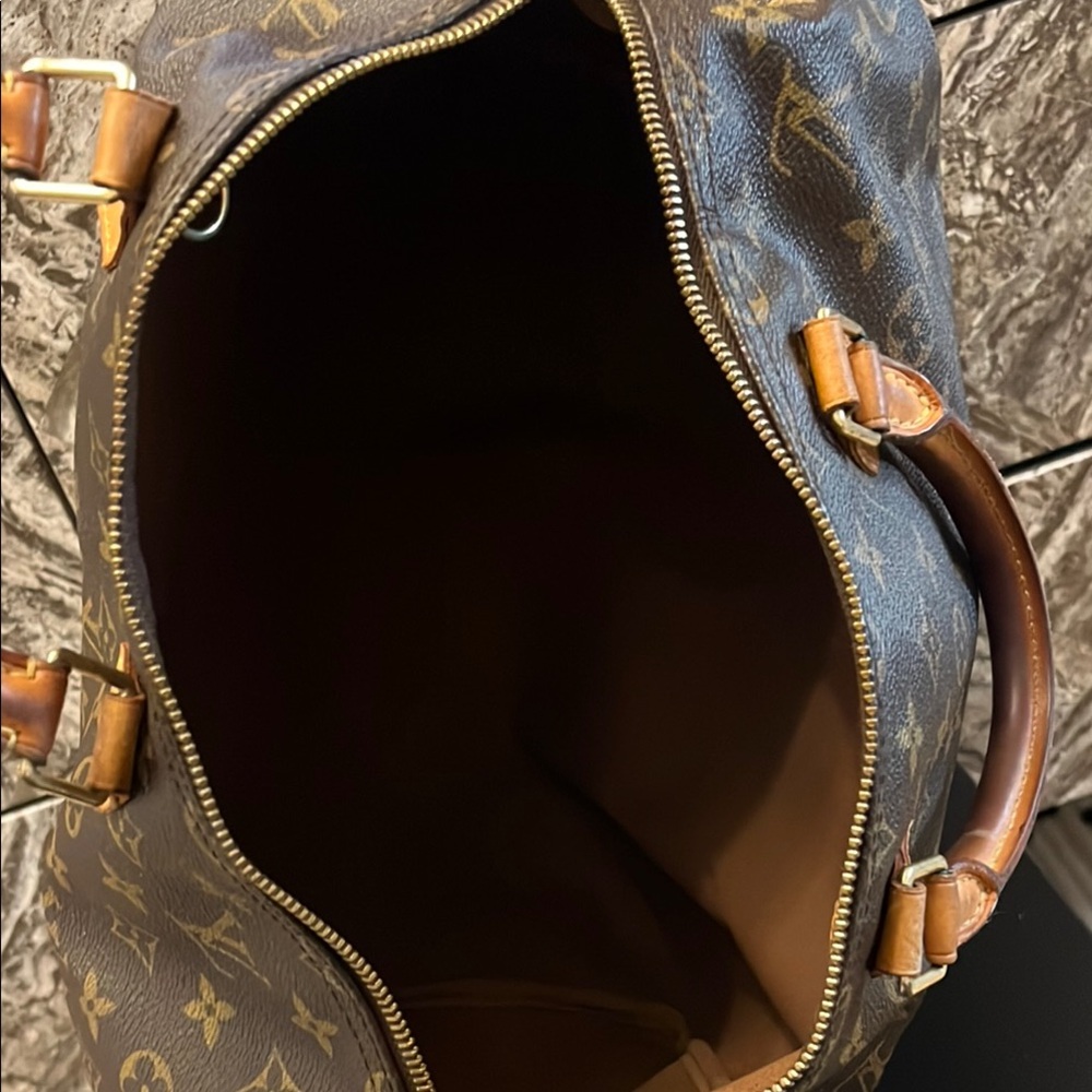 Louis Vuitton Brown Monogram Speedy Bag - Picture 9 of 10